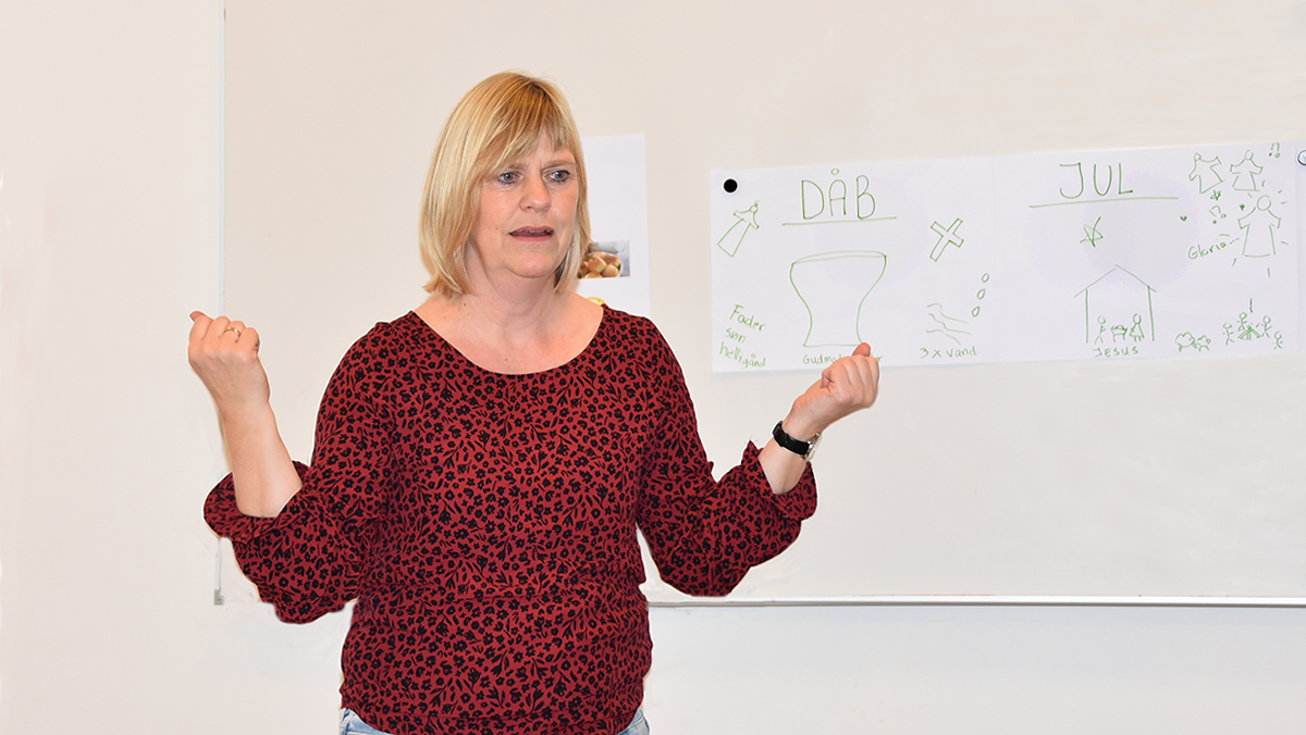 Minikonfirmander undervises af Lisbeth